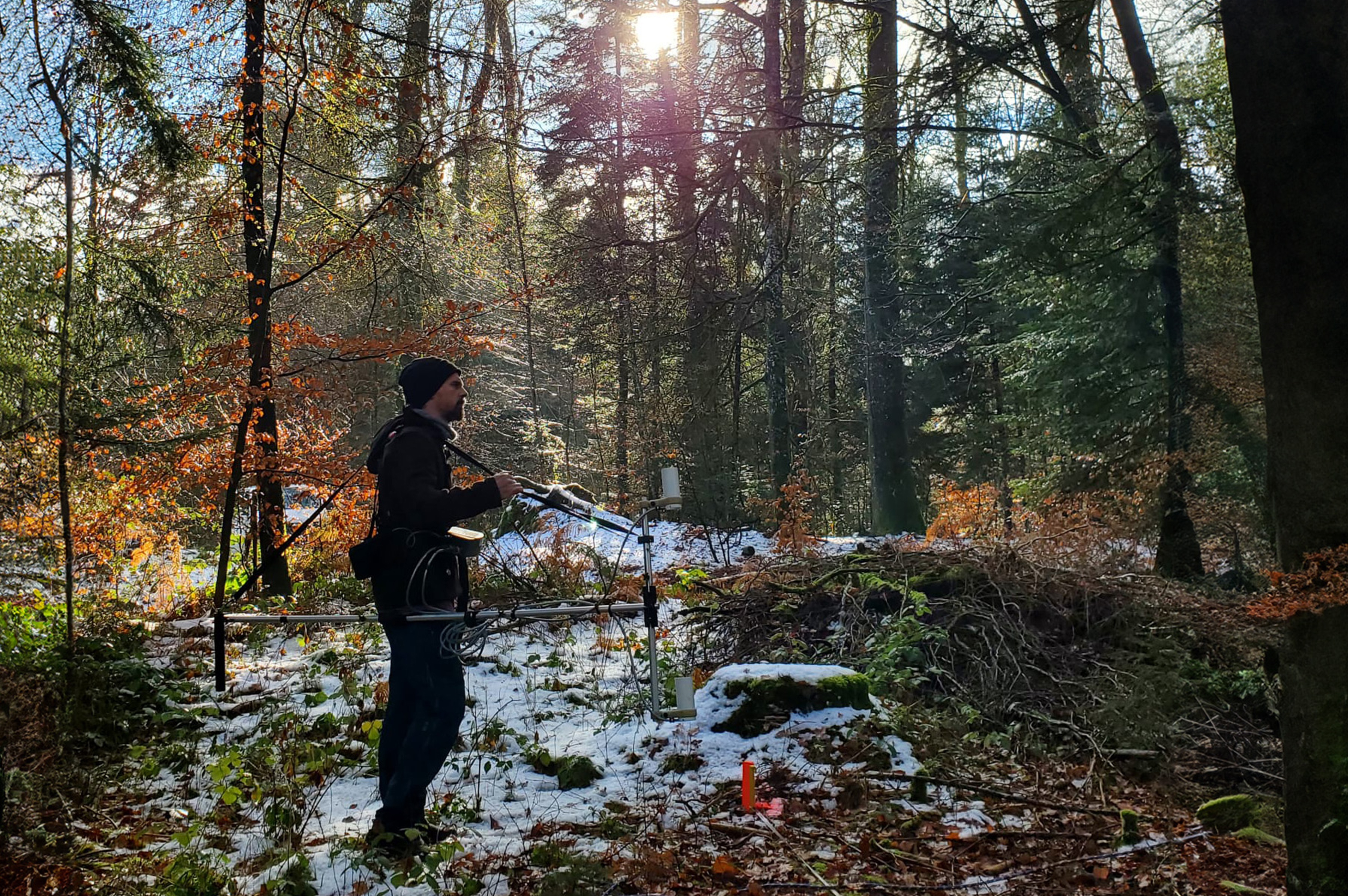 Geomagnetische Messungen im Berner Seeland durch Igor Medarić. Foto: Céline Griessen